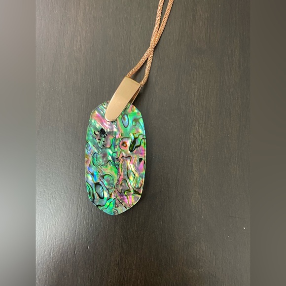 Kendra Scott Inez Long In Abalone Shell Gold Pendant Necklace - Picture 2 of 5